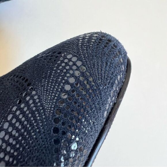 Trotters Kiera Evening Blue Wave Kitten Heel Leather Pumps Size 9N - Picture 10 of 11